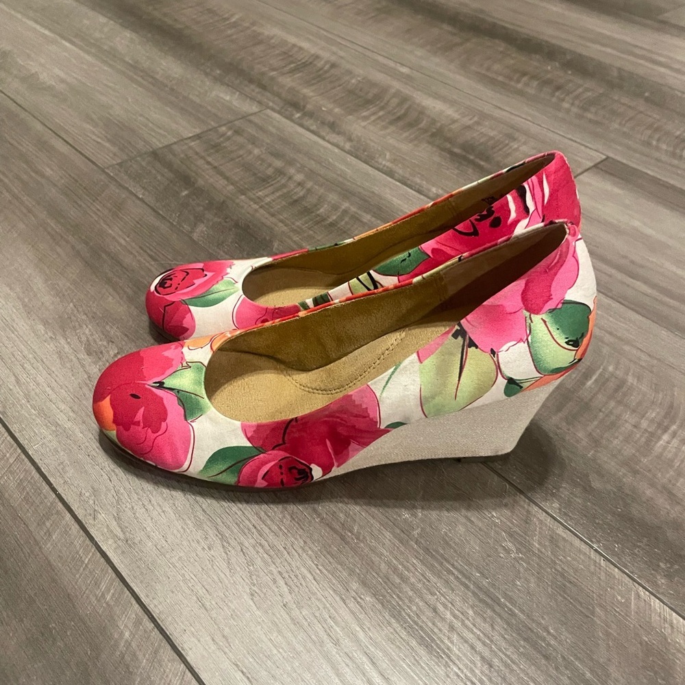 Aerosoles Plum Tree Floral Wedge Heels Size 9.5US